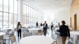 ¿Cómo elegir la sala de eventos perfecta para tu próxima celebración